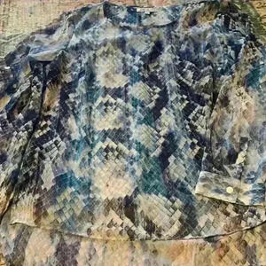 Jennifer Lopez gorgeous blouse.